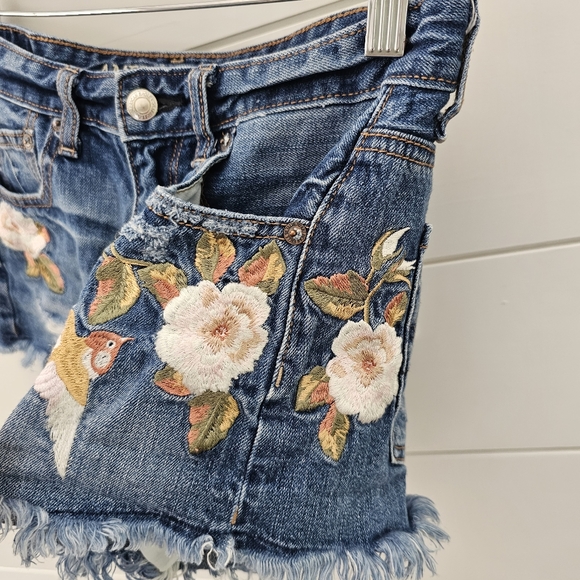 Vintage hi rise festival embroidered denim shorts sz 2 - Picture 5 of 7